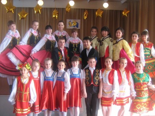 В рамках недели искусств в нашей школе прошла встреча с представителями Дома Дружбы. На празднике была представлена концертная программа творческих коллективов белорусского, корейского, польского национальных центров.