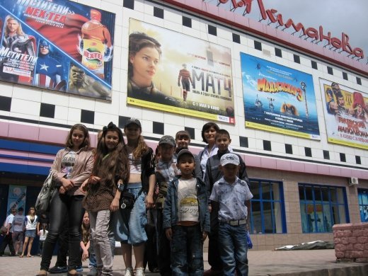16  июня    в  кинотеатре    им. Ш. Айманова       профильные  отряды  посмотрели  премьеру  фильма  «Белоснежка   и охотник».