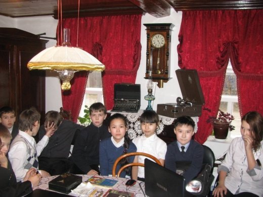 В рамках предметной недели  гуманитарного цикла ученики  5-х классов  СОСШПА»7  сходили на экскурсию  в Дом-музей Павла Васильева