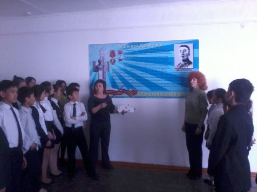 В канун празднования Дня  Победы в сош №21 состоялось открытие стенда, посвященного памяти Героя Советского Союза Канаша Камзина