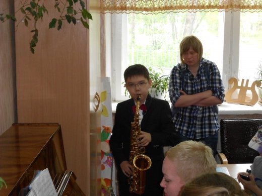 Дети пришкольного лагеря посетили музыкальную школу №2 и приняли участие в шоу караоке детских песен.