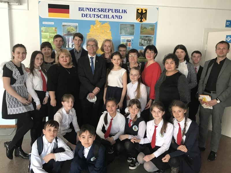 Диалог с учащимися Посла Германии в Казахстане Рольфа Мафаэля