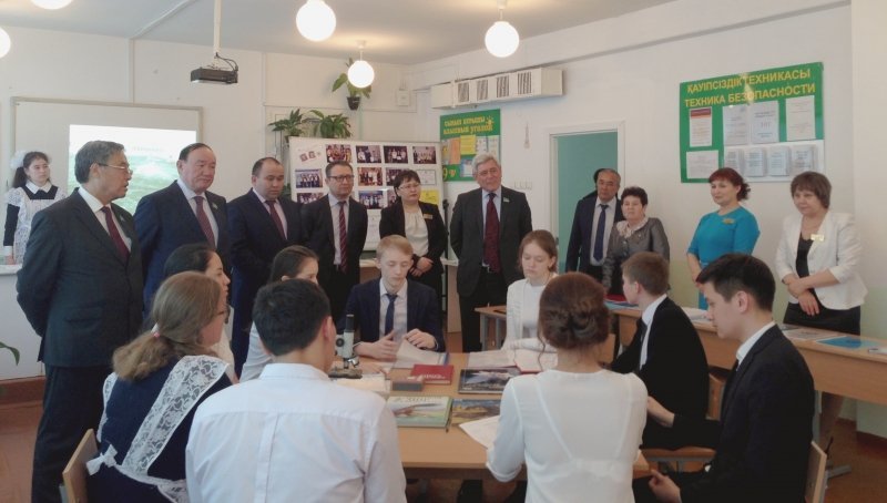 Депутаты Сената Республики Казахстан посетили школы города