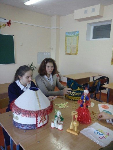 Творческое занятие «Казахские национальные орнаменты» в рамках программы 
