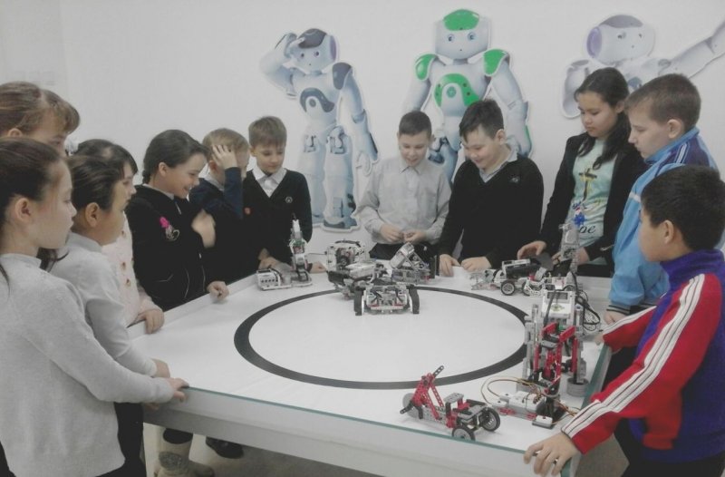 Выставка роботов в школе