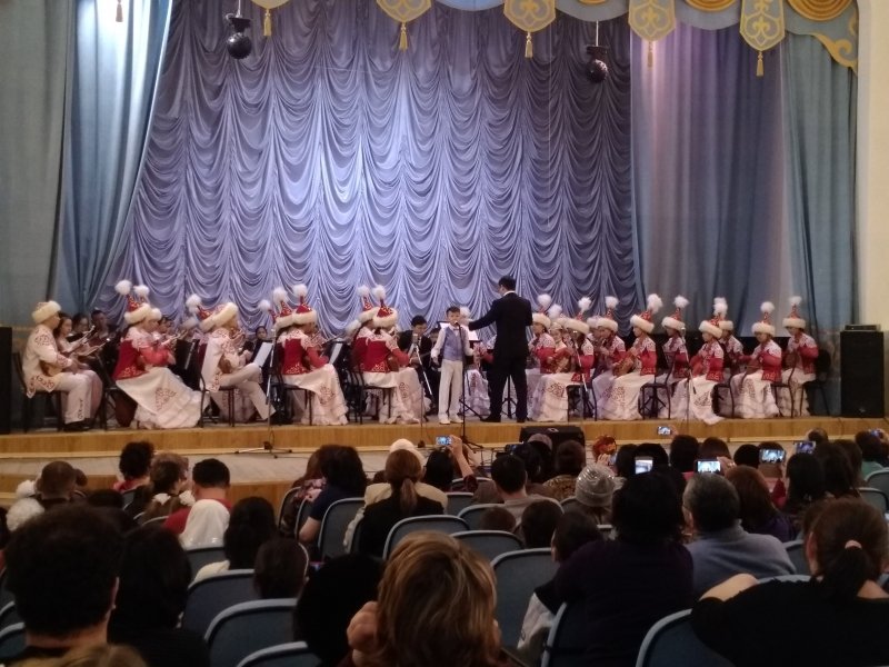Казахская народная музыка в исполнении юных музыкантов