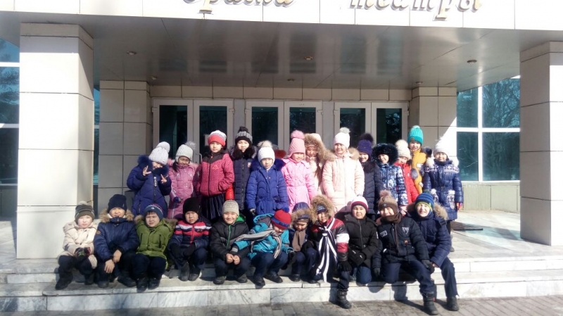 pupils of 1-4 grades went to the theater 