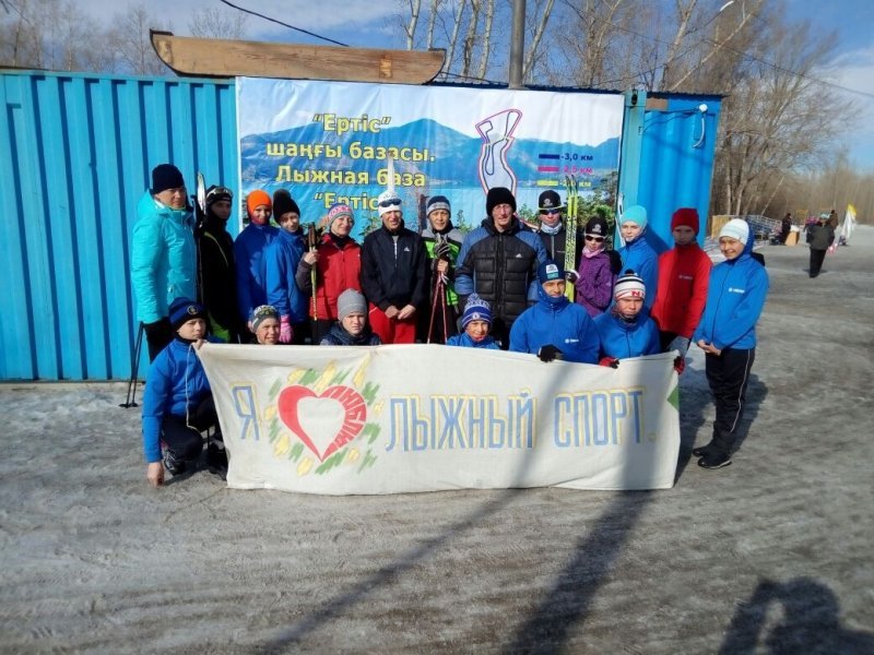 Вчера ученики нашей школы стали участниками соревнований по лыжным гонкам!