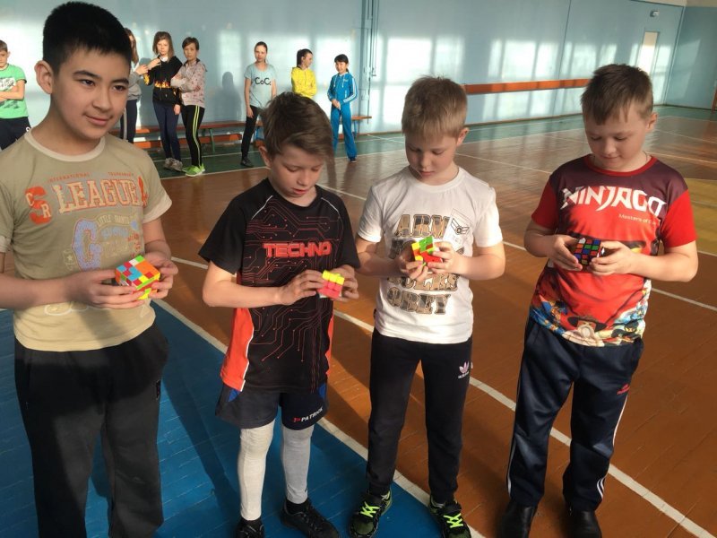 Соревнования по сбору кубика-Рубика