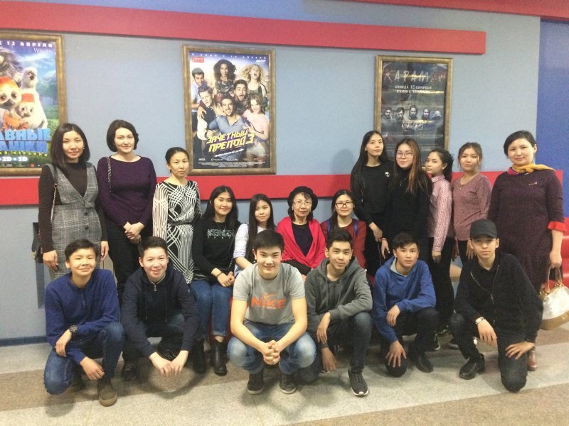 «В рамках дня пропаганды казахского языка» 9 «А» и 10 «А» классы нашей школы сходили в кинотеатр на фильма «Әмре»