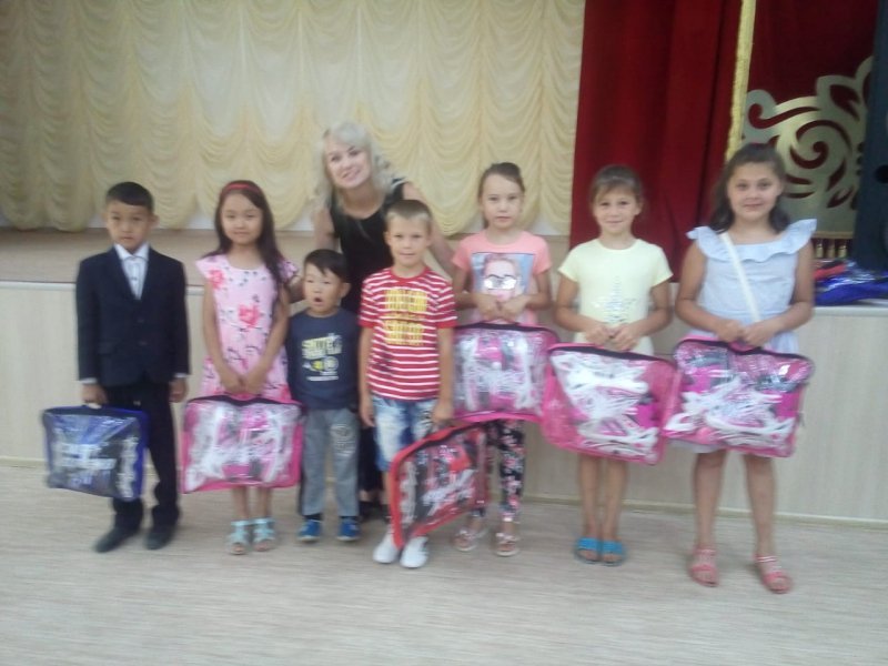 Учащиеся нашей школы получили роликовые коньки от депутата Кожина Кобланбека Нурмухановича