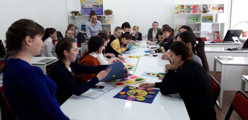 В педагогическом колледже им.Б.Ахметова педагоги  нашего детского сада  делились своим педагогическим опытом с будущими воспитателями.