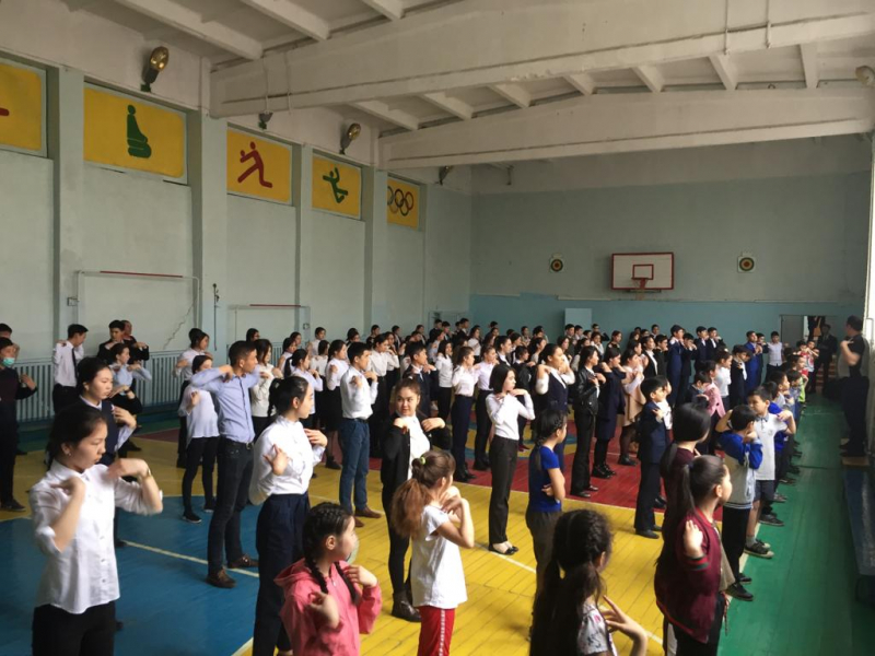 В рамках Всемирного дня здоровья в школе была проведена массовая утренняя зарядка