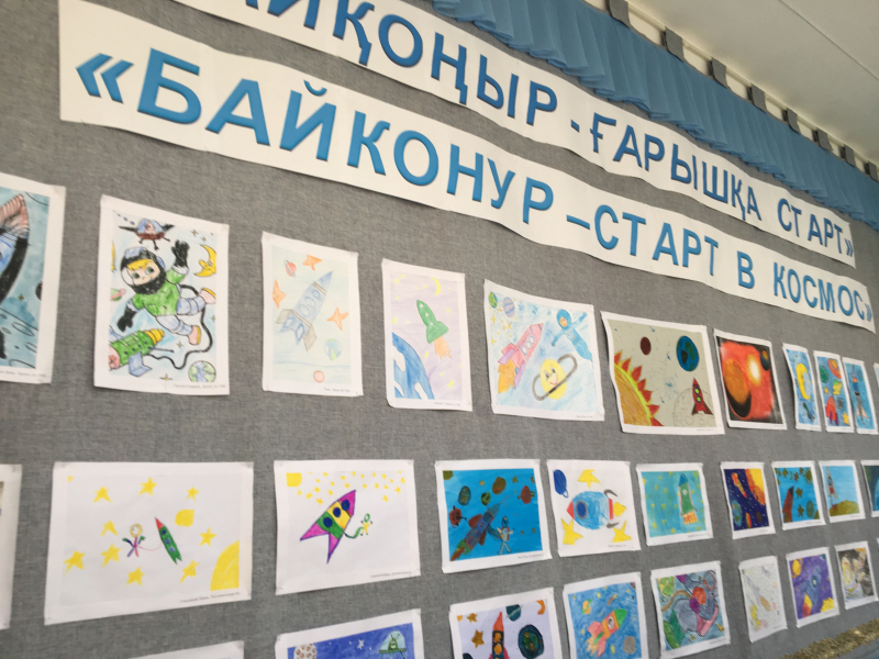 В преддверии праздника День Космонавтики в нашем детском саду проводилась выставка рисунков.