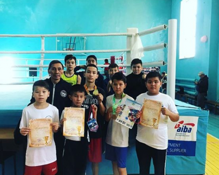 Поздравляем ученика 5 «Д» класса Каирден Алихана занявшего 2 место в открытом турнире г.Караганды по боксу.