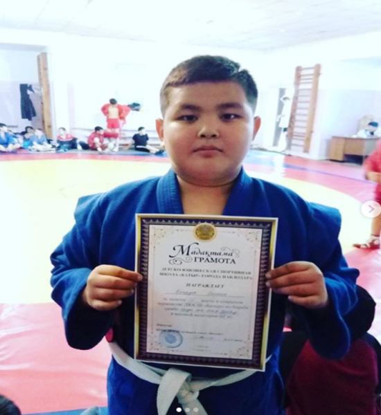 Поздравляем ученика 5 «Д» класса Каирден Алихана занявшего 1 место в открытом первенстве ДЮСШ «Батыр» по борьбе самбо.