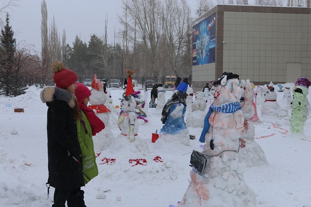 Школы города поддержали инициативу о лепке самого оригинального снеговика «SnowmenFight 2020»