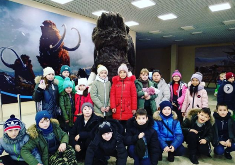 Ученики 4 «А» класса на зимних каникулах ездили на автобусе на экскурсию по улицам Павлодара и посетили новый музей.