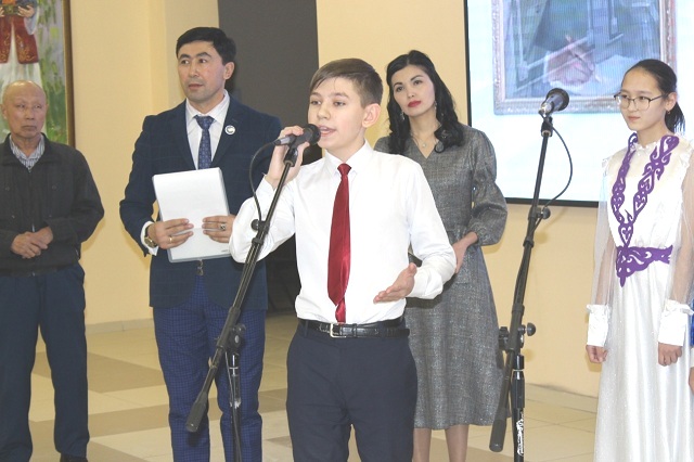Павлодарский школьник знает наизусть 30 стихотворений Абая