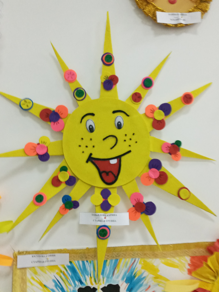 У нас в ясли-саду «Smart kid» прошла  выставка работ   «Солнышко лучистое».