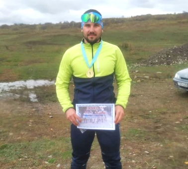 Победитель тренировочного забега чемпионата Казахстана по лыжным гонкам