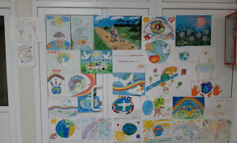 Выставка рисунков «Дети рисуют мир!»