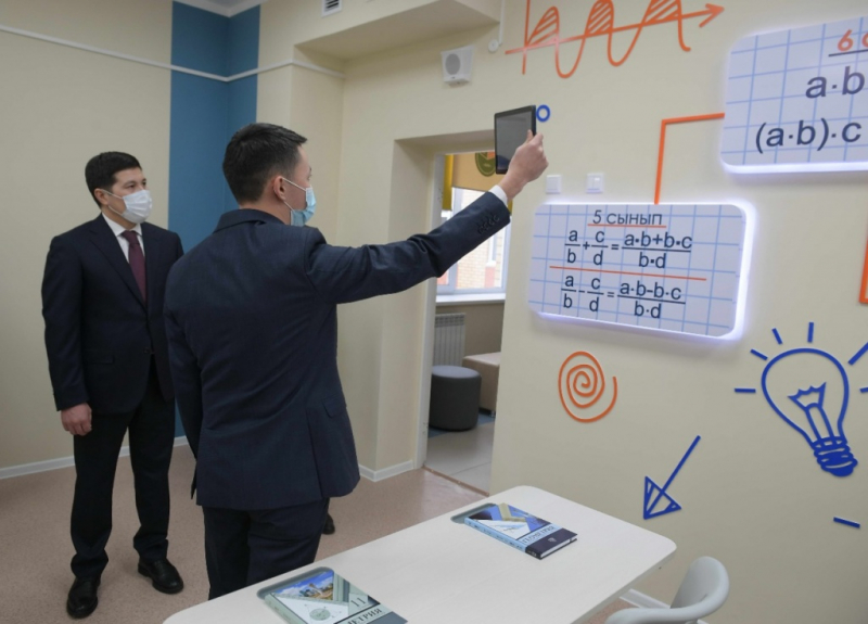 Школу имени Музафара Алимбаева открыли в Павлодаре