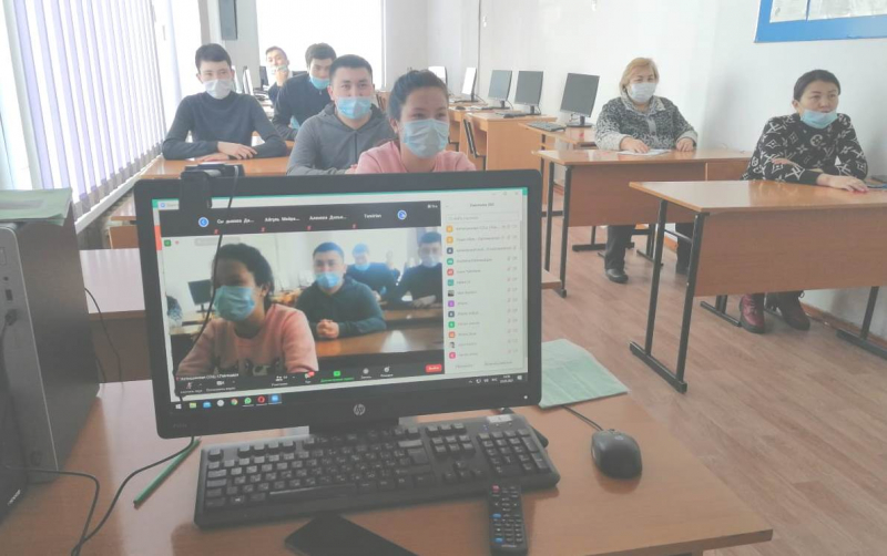 Павлодарлық мектеп түлектерімен онлайн кездесуде ҰБТ - 2021 ерекшеліктері туралы
