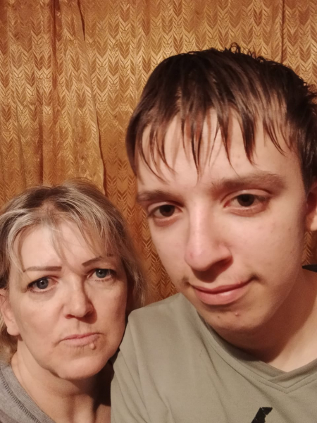 Ученик 10Б класса Снопков Кирилл с мамой.