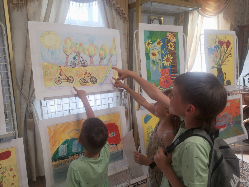 Лето в рисунках учащихся художественной школы