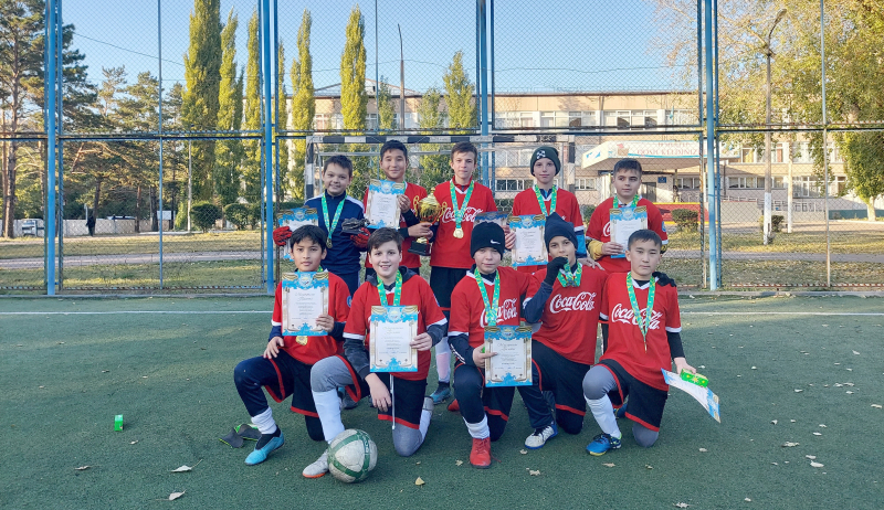 Достижения юных футболистов школ города