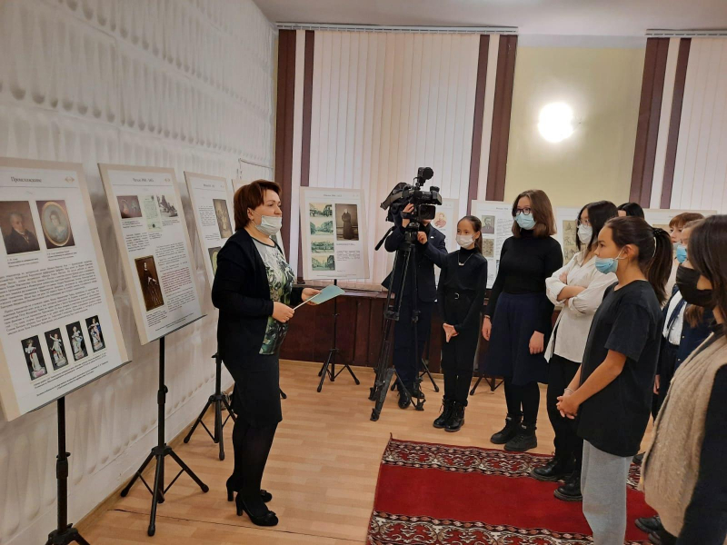 Экспозиции выставки о Чайковском переданы в дар музыкальной школе