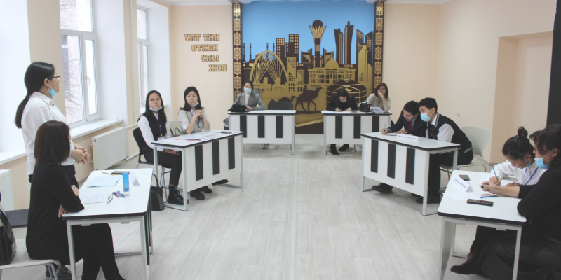 Дебатный турнир павлодарских школьников о независимости Казахстана