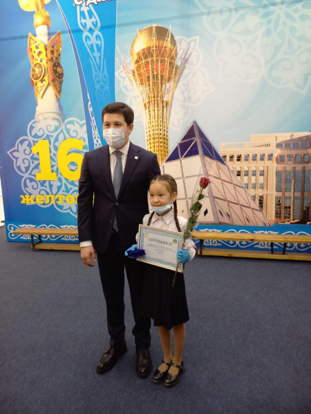 Тәуелсіздіктің 30 жылдығын мерекелеуге байланысты Павлодар облысының талантты және дарынды оқушылары марапатталуда