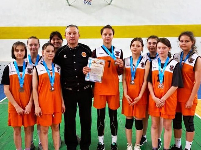 Команда девочек по баскетболу заняла в турнире ШБЛ(школьная баскетбольная лига) Третье место и завоевала бронзовые медали.