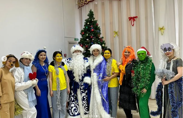 Для учащихся начальной школы в СОШ#21 проведены сказочные новогодние представления