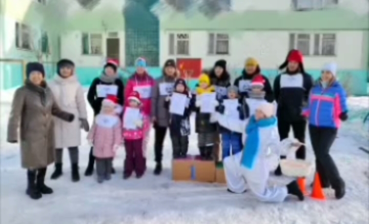 Среди предшкольных и старших групп нашего детского сада прошли зимние спортивные соревнования 