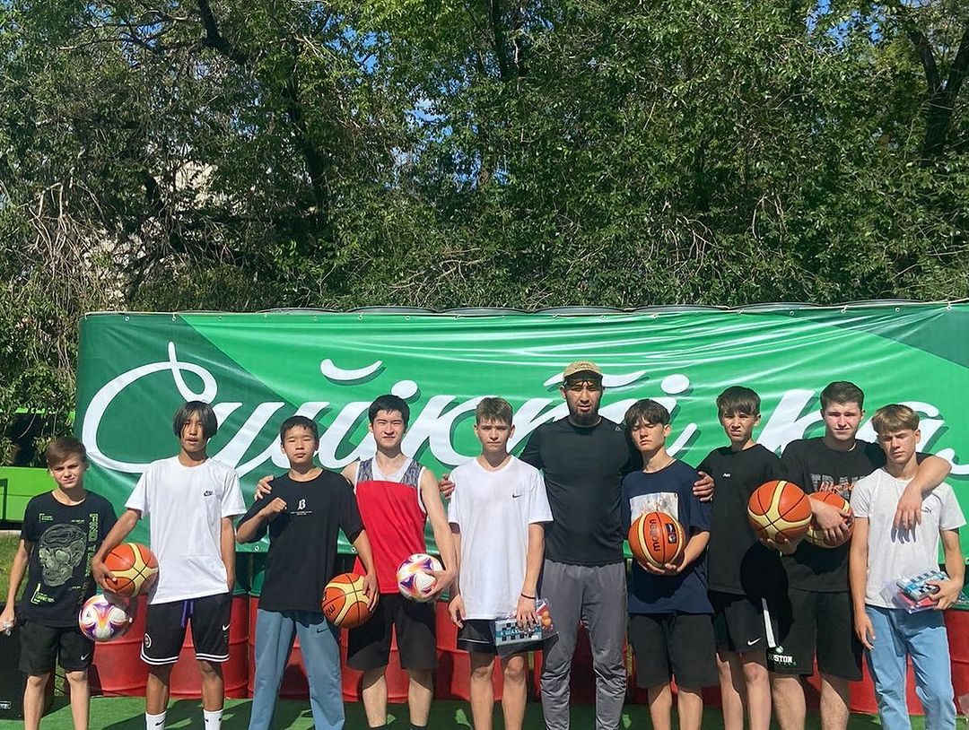 В рамках празднования Дня города учащиеся школы приняли активное участие в спортивных мероприятиях и заняли 1 место по баскетболу! Поздравляем!