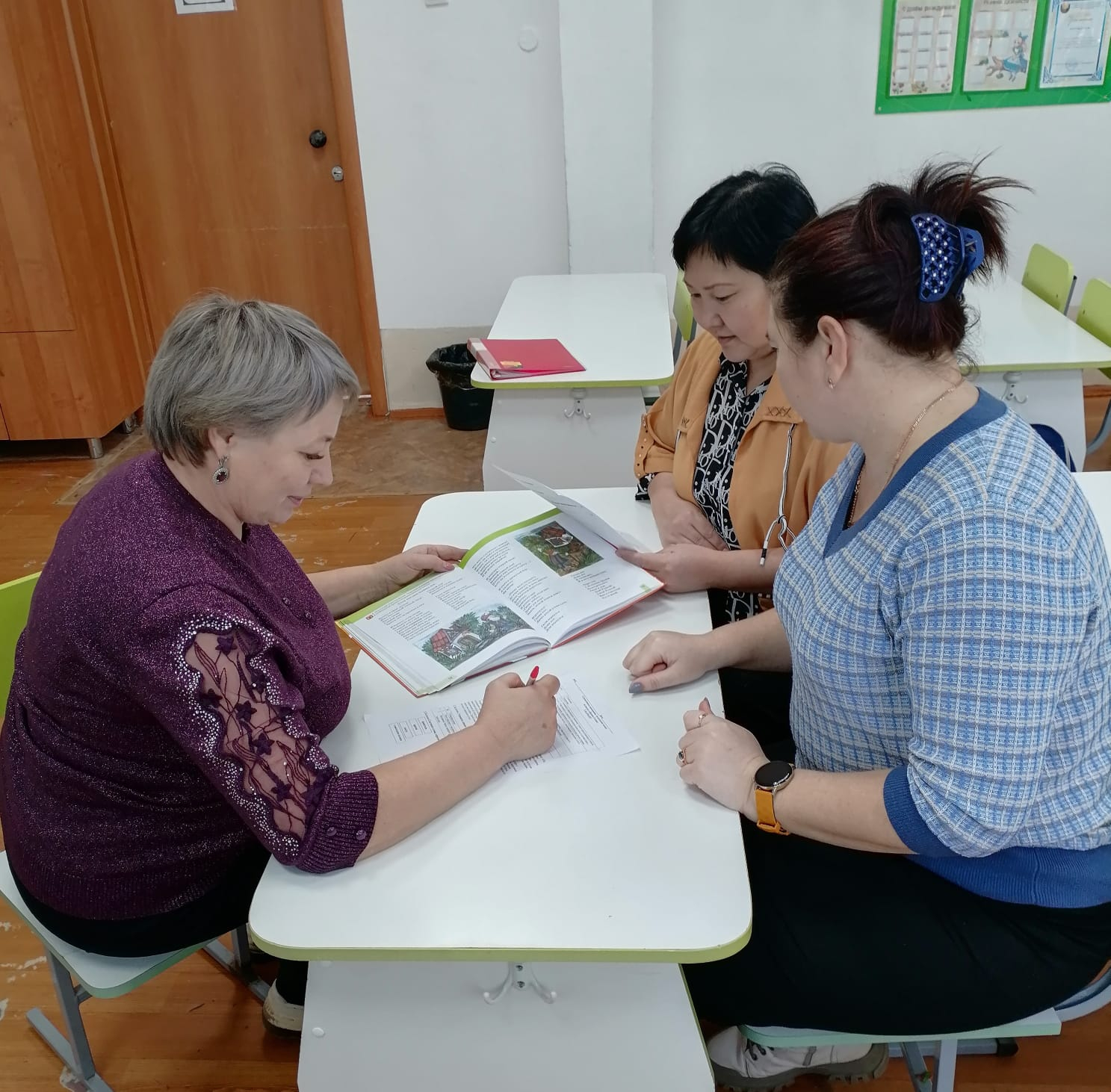 2024 жылдың 26 ​​қарашасында Lesson study жүргізу бойынша бастауыш сынып мұғалімдерінің фокус-топтарының кезекті отырысы өтті. Сабақтың ҚБЖ-ын талқыладық, толықтырулар енгіздік, А, В, С топтарының жұмысына бақылау парағын құрастырдық.