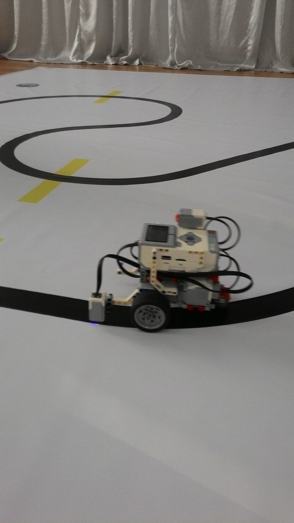 «Сызық бойымен қозғалыс» атты роботты техникадан жарыстар