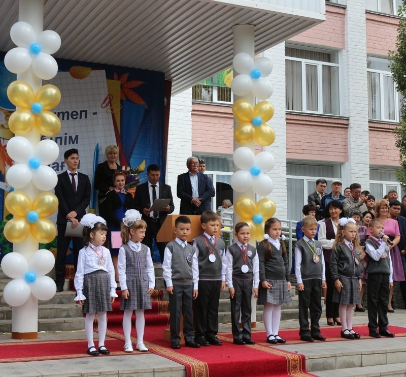 Торжественные линейки, посвященные 25-летию Независимости РК и Конституции Казахстана.